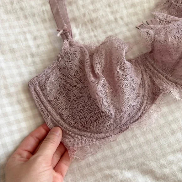 Victoria’s Secret Lace Unlined Bra - Picture 2 of 6
